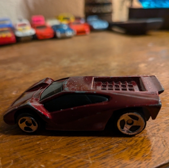 1999 Die-Cast Toy Car - Red Hot Wheels - Picture 1 of 4
